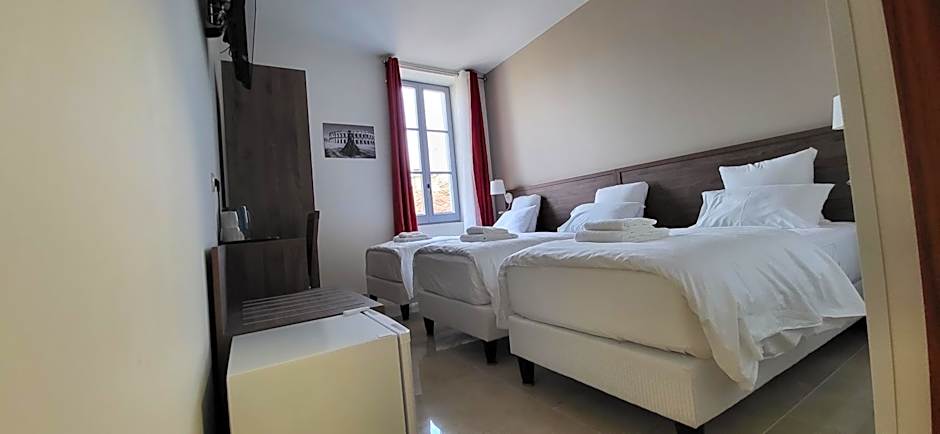 SQUARE HOTEL