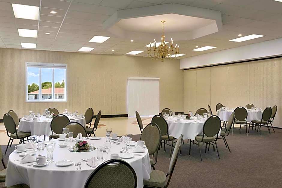 Days Inn & Conference Center by Wyndham Bridgewater