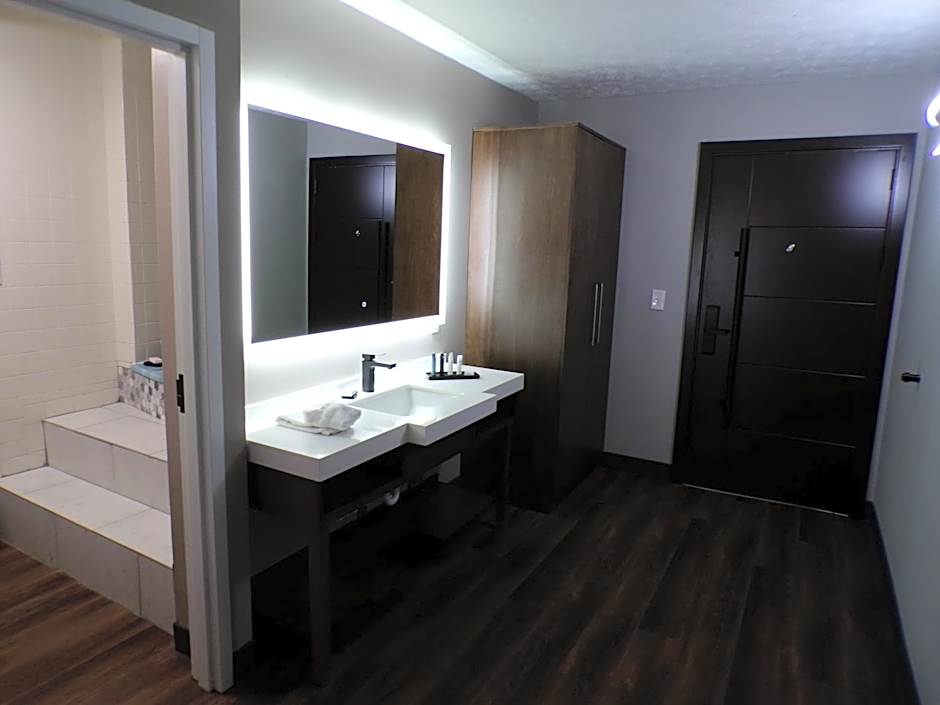 Luxor Inn & Suites, a Travelodge by Wyndham