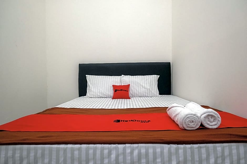 RedDoorz near Alun Alun Magelang 2