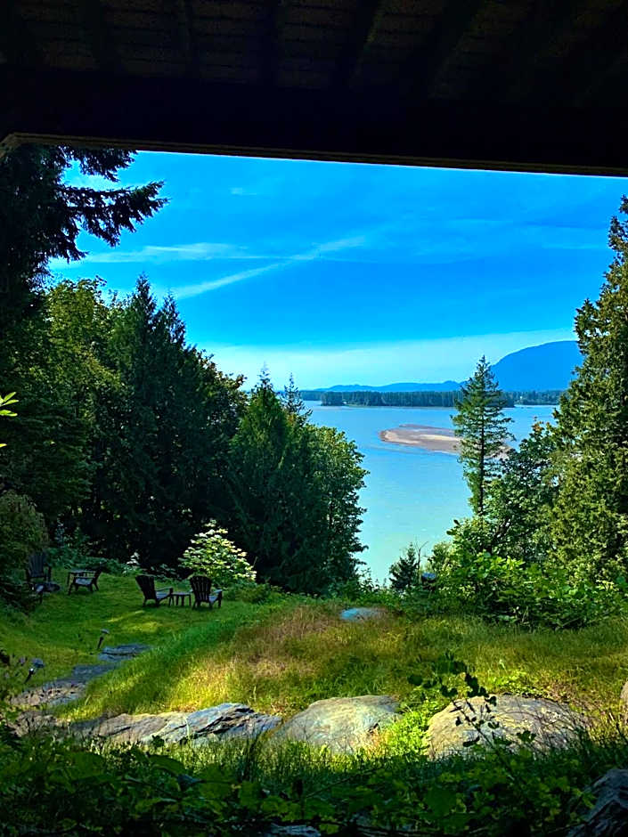 The Fraser River's Edge B&B Lodge