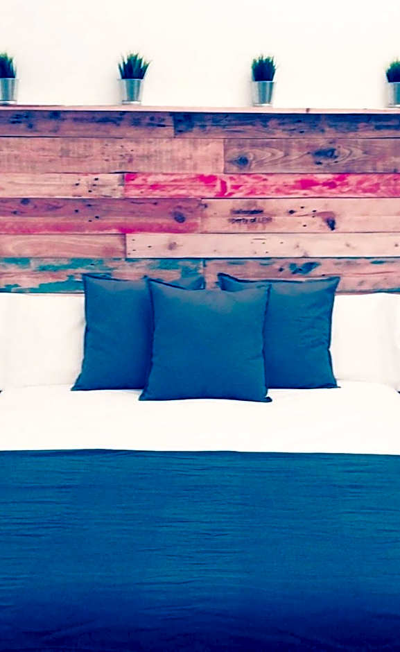 GOMEZ ROOMS