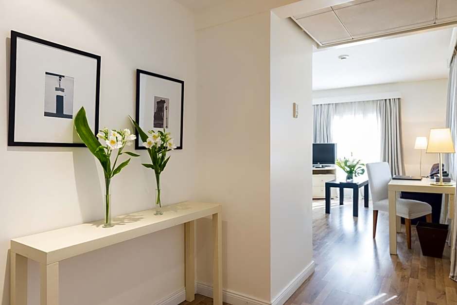 Loi Suites Recoleta Hotel