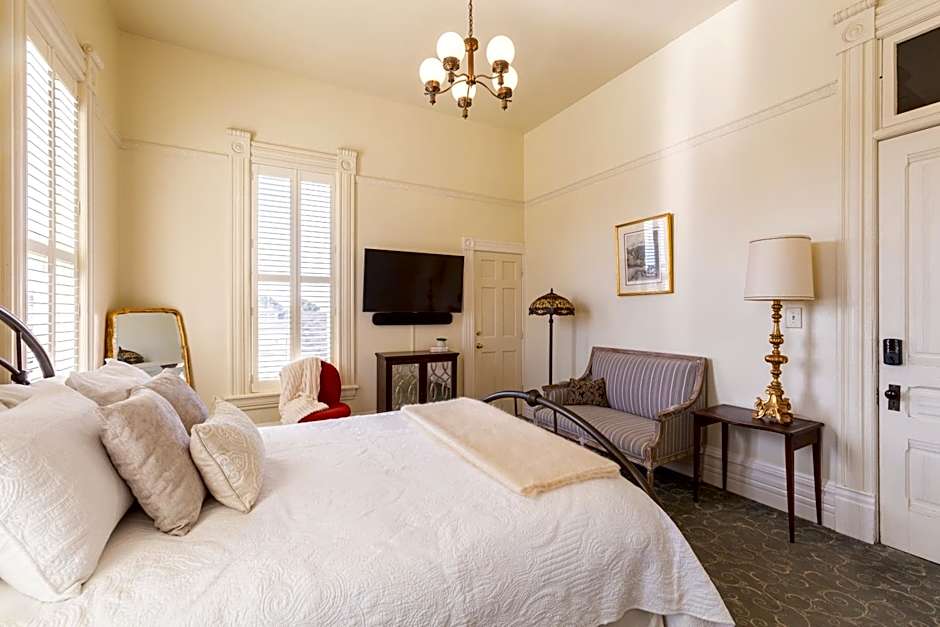 Pinc Lady Mansion