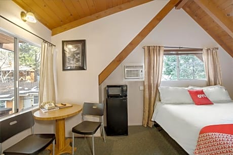 Deluxe Double Room - Pet-Friendly