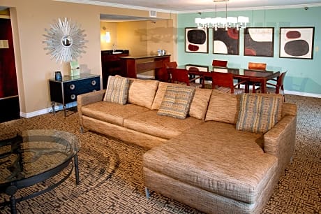 1 King Bedroom Suite With Parlor