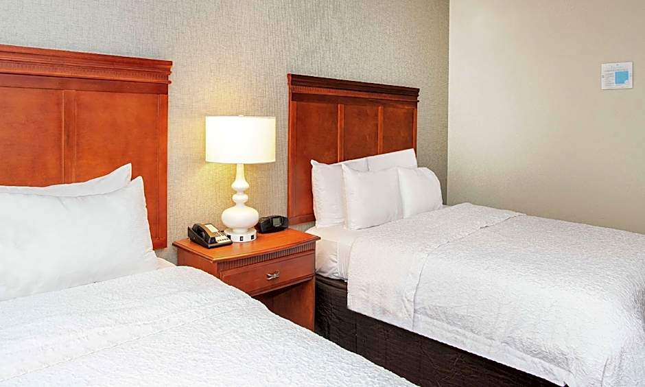 Photo 1 of 8 of 2 Queen Beds, Corner