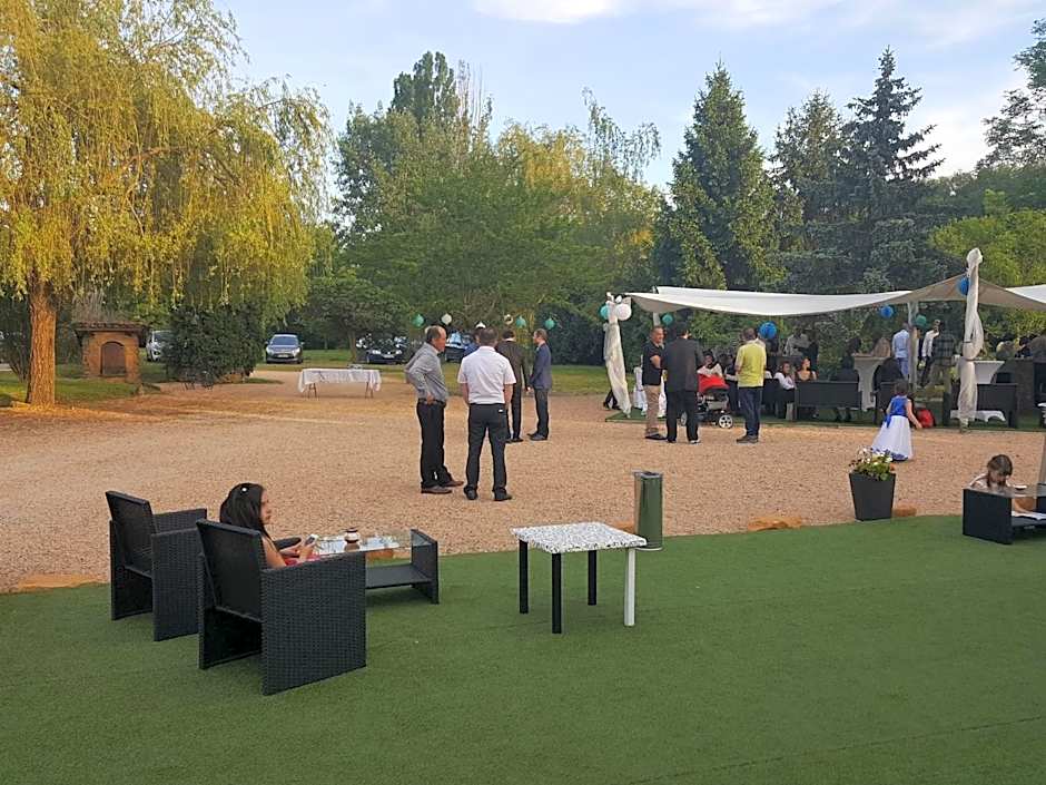 Hôtel Domaine des Pierres Dorées