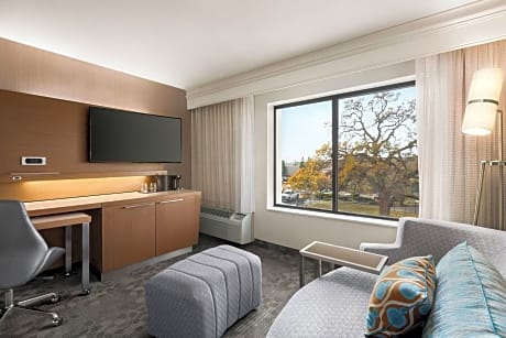 Room, 1 King Bed with Sofa bed, Balcony (1 King Bed and 1 Double Sofa Bed)