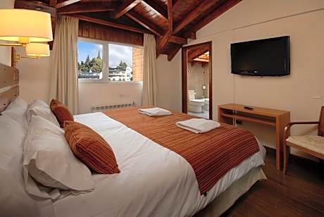 Double or Twin Room with City View