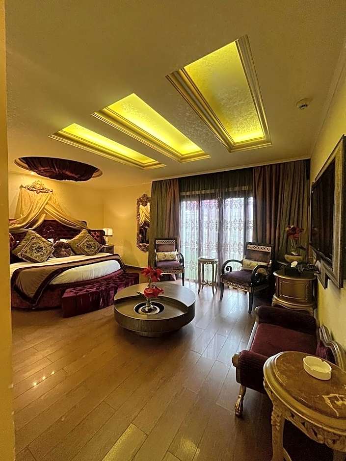 Q Hotel