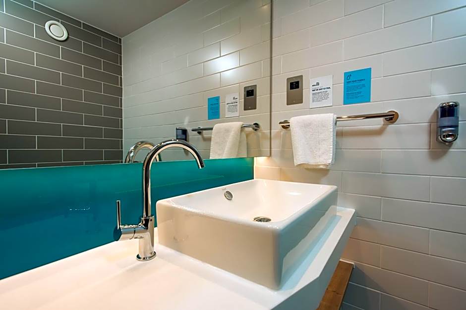 Holiday Inn Express Burton on Trent By IHG