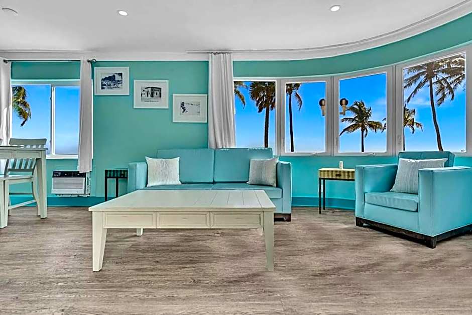 Panoramic beachfront Suite