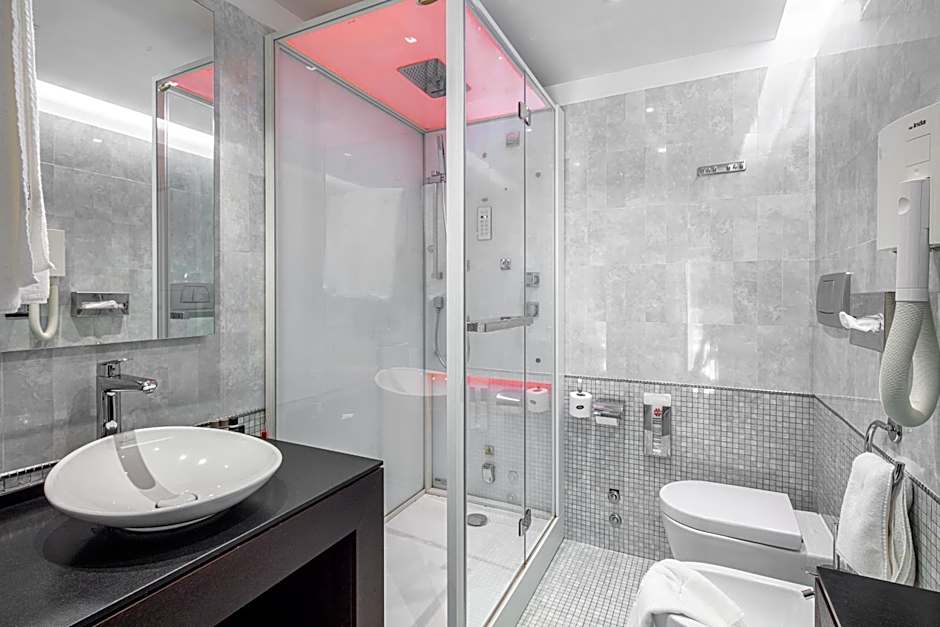 Monaco Suites Hotel