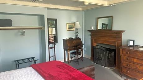 Deluxe King Suite