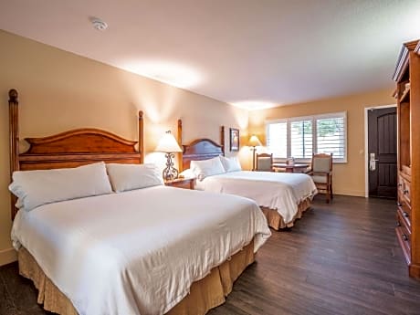 Queen Room with Two Queen Beds with Patio