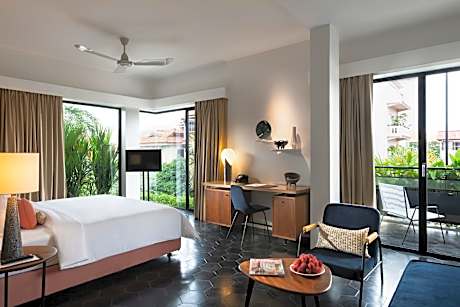 Deluxe Triple Pool View