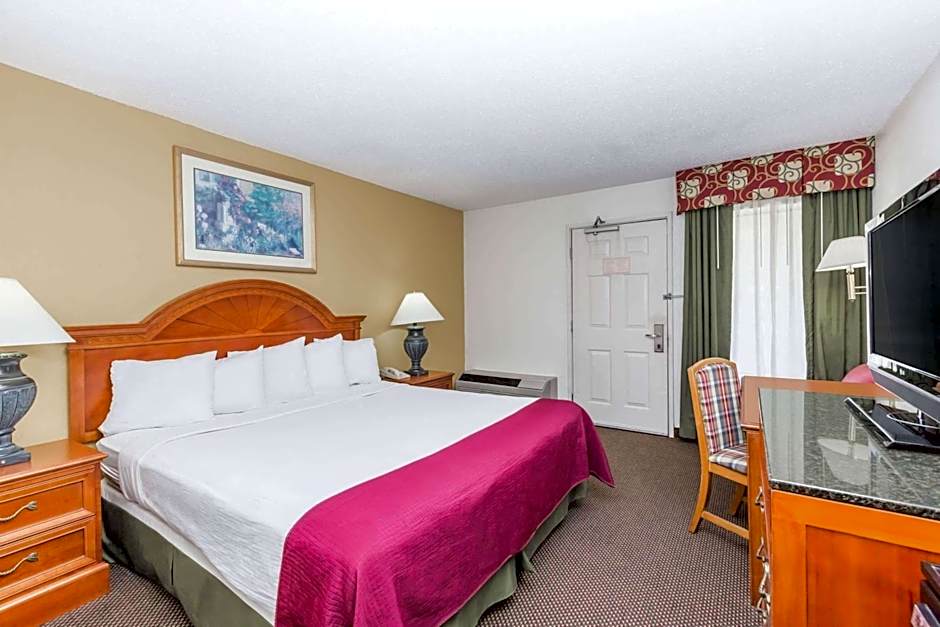 Days Inn by Wyndham Des Moines-West Clive