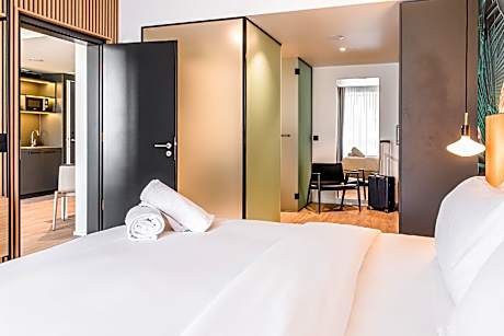 Executive Deluxe Suite