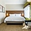 Holiday Inn Express & Suites LAKE FOREST