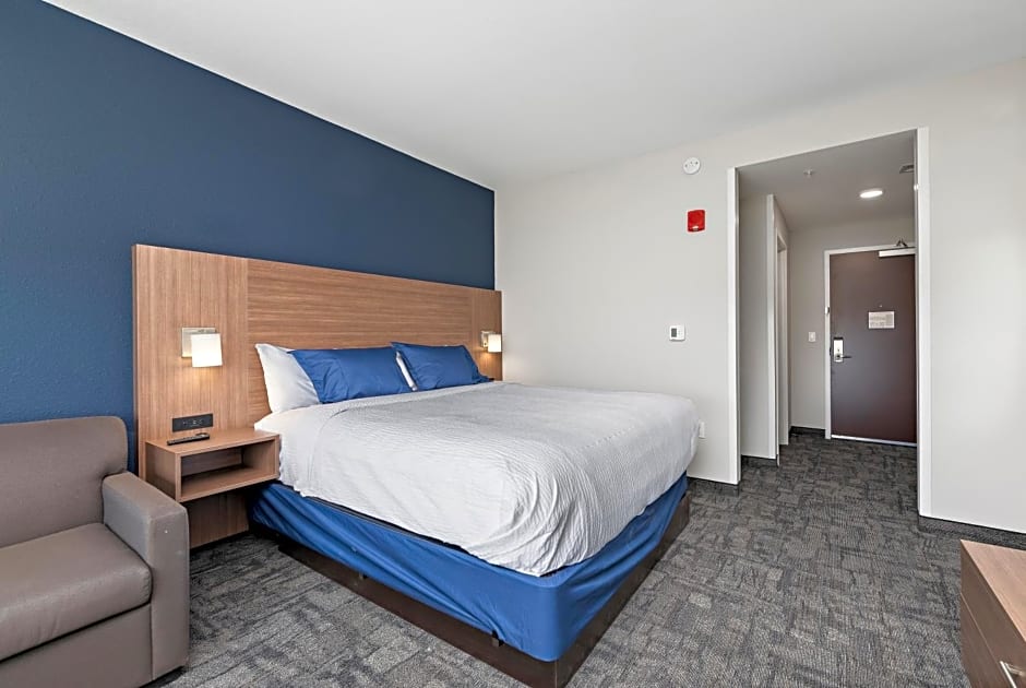 Holiday Inn Express Kansas City North Parkville, an IHG Hotel