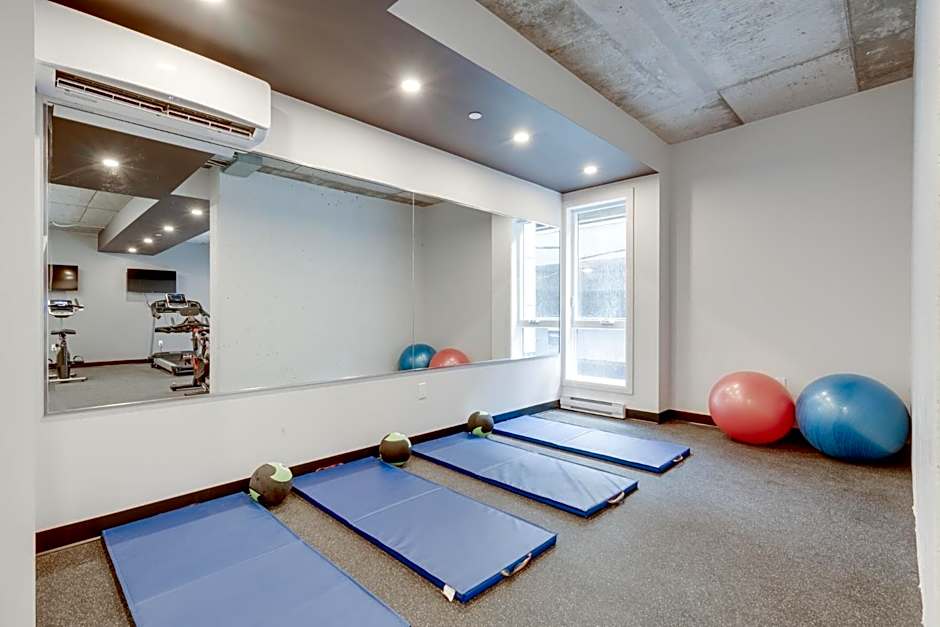 Initial-Matisse- Quebec-parking and pool