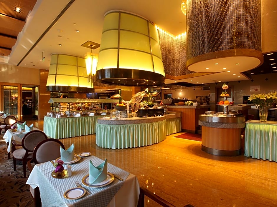 Zhongwei Green Lake Hotel Kunming