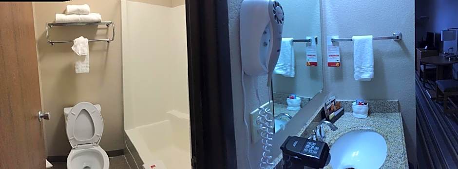 Super 8 by Wyndham Dillon