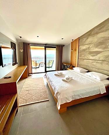 Deluxe Double Room with Balcony and Sea View