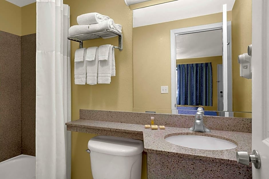Days Inn by Wyndham Middletown