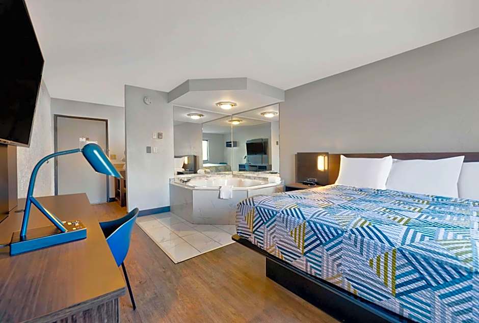 Motel 6-Oak Creek, WI