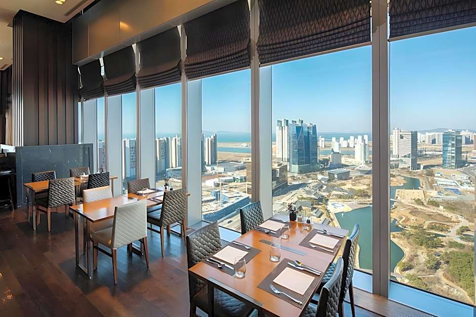 Oakwood Premier Incheon Hotel