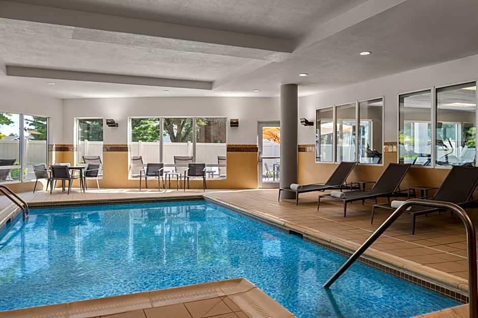 Courtyard by Marriott Evansville East