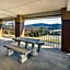 Super 8 by Wyndham Knoxville North/Powell