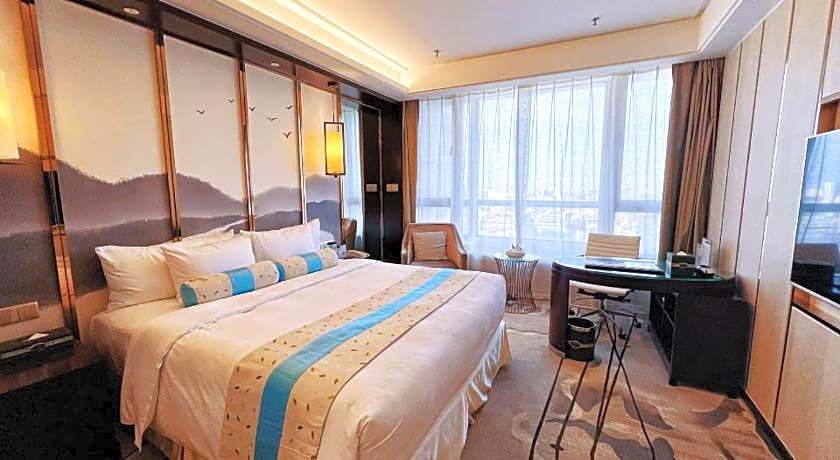 Menshine Gloria Plaza Hotel