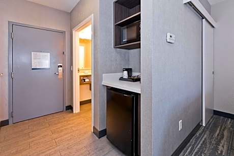 Room with Two Queen Beds - Non-Smoking