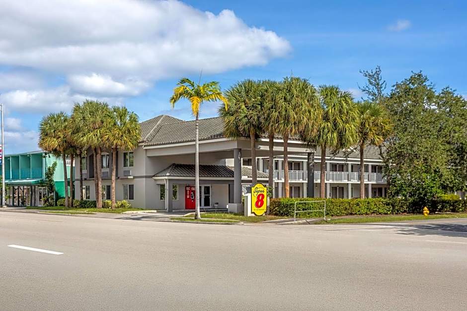 Super 8 by Wyndham Dania/Fort Lauderdale Arpt