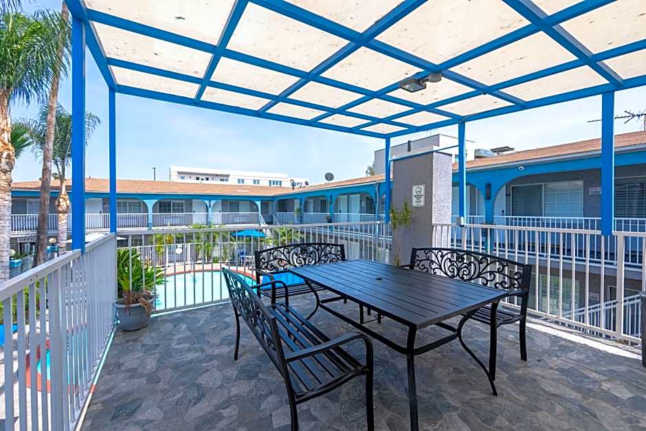 Hollywood City Inn