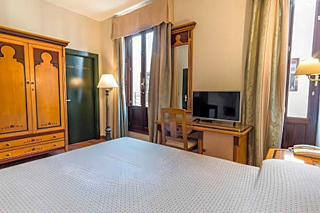 Standard Room with 1 Queen Bed or 2 Single Beds