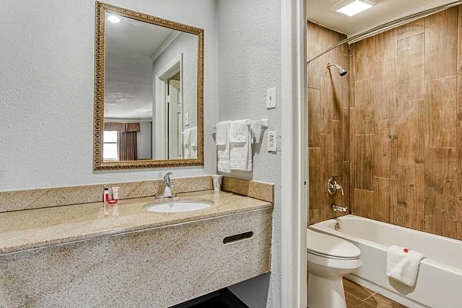 OYO Hotel Pineville LA Hwy 165