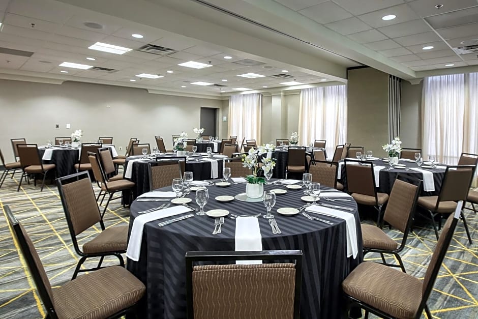 Holiday Inn & Suites Atlanta Airport North By IHG