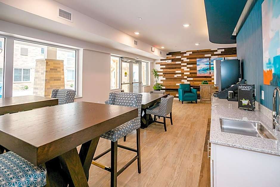 WaterWalk Extended Stay by Wyndham Kansas City - Overland Pk