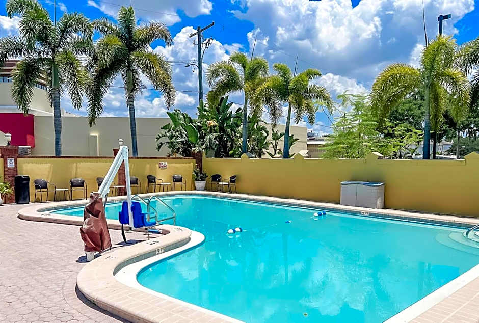 Quality Inn Airport - Cruise Port