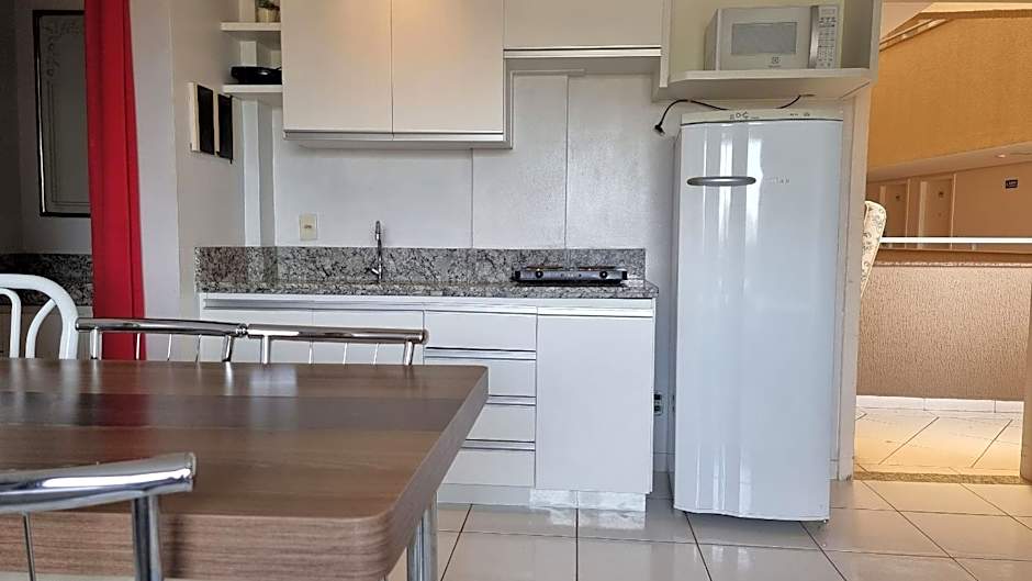 Frente ao Parque da Lagoa Quente Entrada NÃO INCLUSA Aptos Particulares com varanda