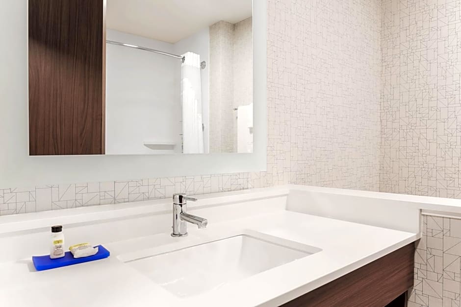 Holiday Inn Express & Suites Chicago OHare Airport, an IHG Hotel By IHG