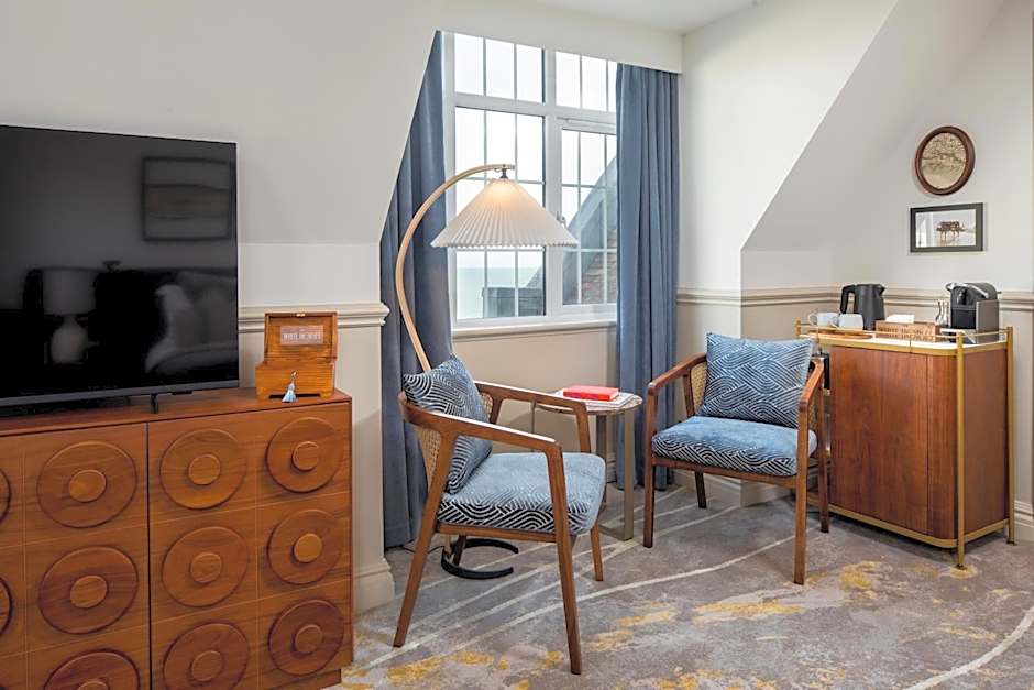 The White Horses by Everly Hotels Collection