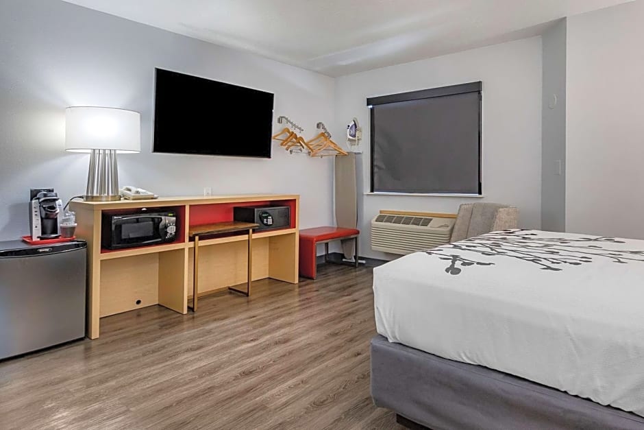 Sleep Inn & Suites