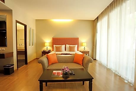 Suite with Pool View