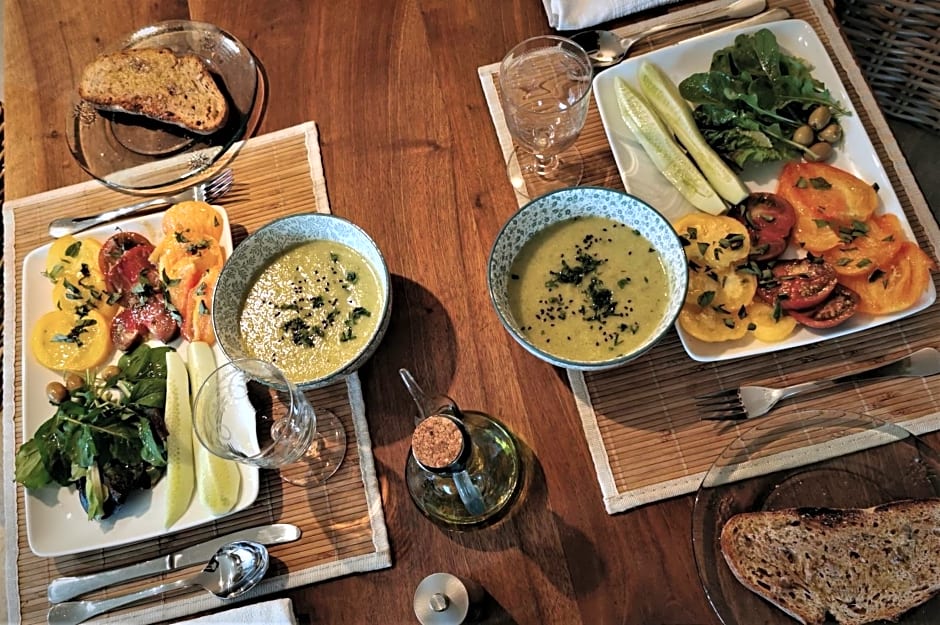 La Peyregoune, logement en pleine nature et table d'hôtes