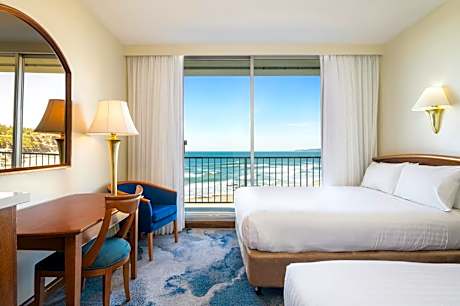 Queen and Single Room with Ocean View and Balcony